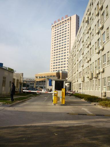 加強(qiáng)停車場(chǎng)建設(shè)需要多條腿走路