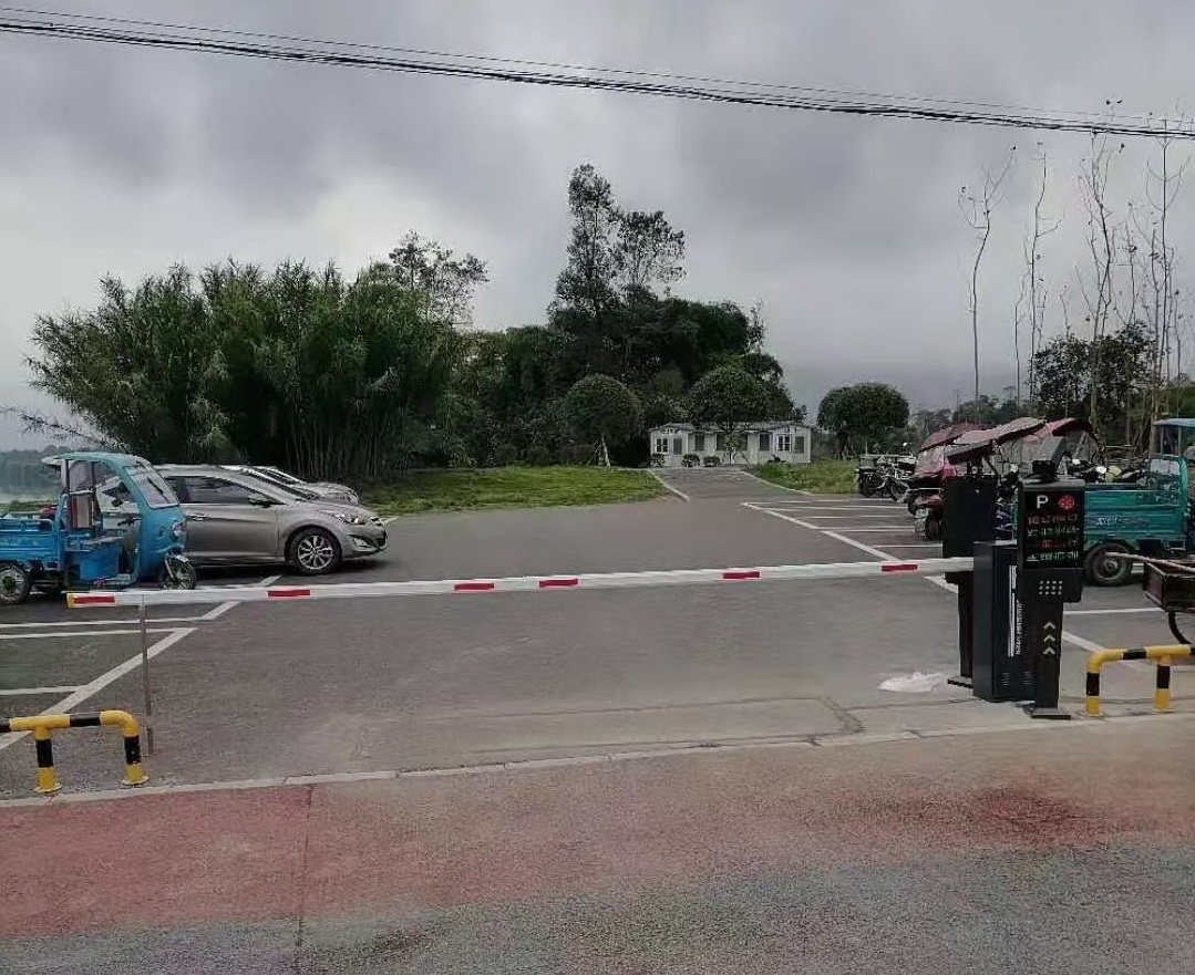 某景區(qū)無人值守車牌識(shí)別停車場管理系統(tǒng)