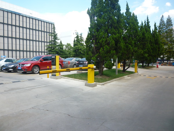 車牌識(shí)別無人值守?zé)o人值守停車場(chǎng)管理系統(tǒng)，具備哪些優(yōu)勢(shì)？